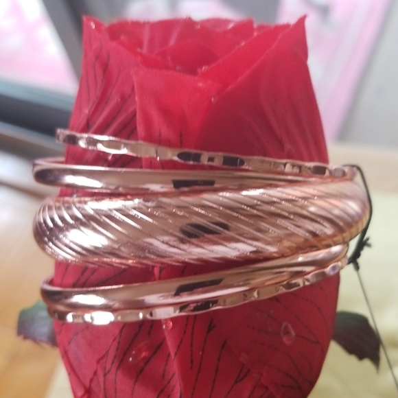 Brass Color Bangle - Picture 7 of 8